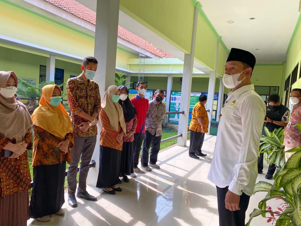 Menanti Sanksi Inspektorat untuk Pegawai Puskesmas Sampang yang Bolos Kerja Menanti Sanksi Inspektorat untuk Pegawai Puskesmas Sampang yang Bolos Kerja