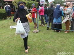 Gelar Operasi Pasar, Bulog Bandung Siapkan 3.600 Liter Minyak Goreng