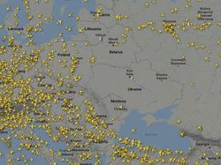 Penampakan Pesawat-pesawat Sipil Hindari Langit Ukraina-Rusia