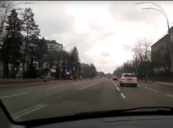 Militer Rusia Terekam Lumpuhkan CCTV di Jalanan Ukraina