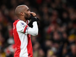 Lacazette Kasih Kode Mau Balik ke Lyon nih?