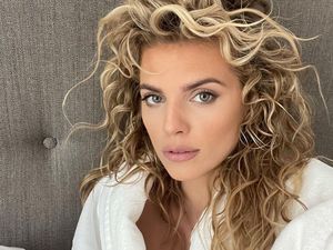 Bikin Puisi untuk Presiden Putin, Aktris Ini Malah Bikin Netizen Cringe