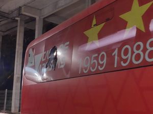 Bom Meledak di Bus Klub Bola Brasil, Kiper Luka Kena Pecahan Kaca