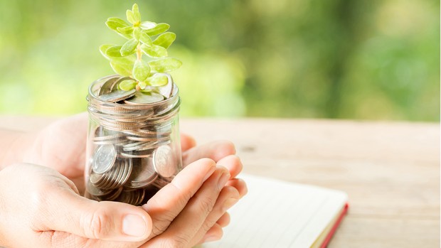 Menyimpan dalam jangka panjang untuk menyiasati gejolak saham efek krisis Rusia-Ukraina.