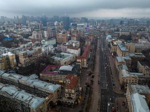 Dibangunkan oleh Suara Ledakan, Warga Kiev Merasa Sudah Hampir Terlambat untuk Pergi