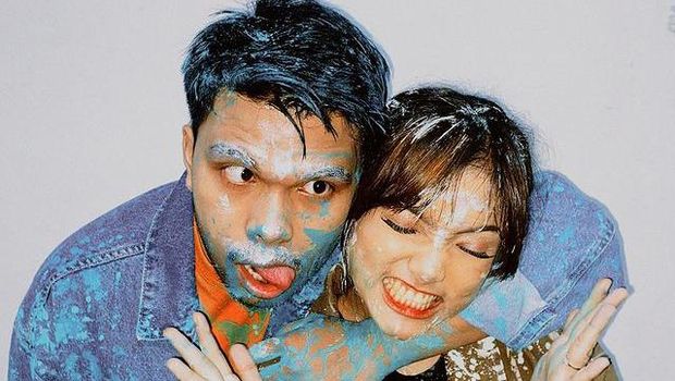 Pasangan muda-mudi, Fuji dan Thariq Halilintar yang belum lama ini jadian makin lengket dan mesra. Yuk, intip potret mereka!