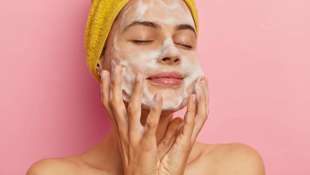 Hindari menggunakan sabun pembersih wajah secara berlebihan