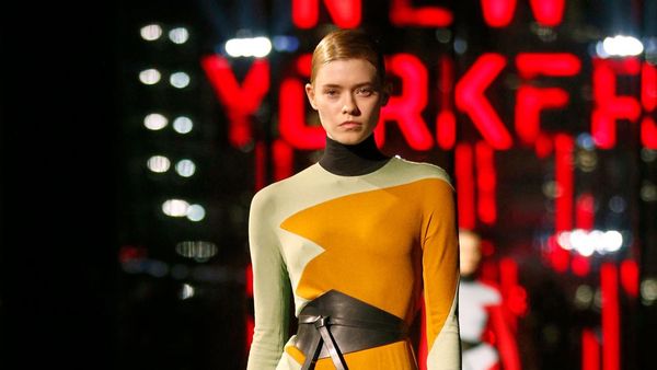 10 Koleksi Tory Burch Fall/ Winter 2022, Inspirasi Gaya ala New Yorker