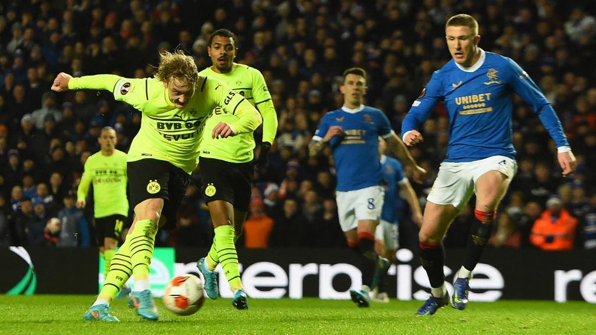Borussia Dortmund angkat koper dari Liga Europa. (Foto: AFP/ANDY BUCHANAN)