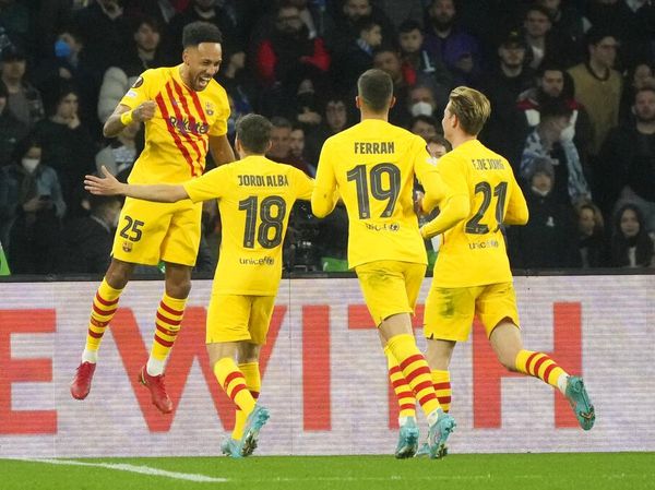 Lihat Lagi Aksi Barcelona Bungkam Napoli 4-2 di Liga Europa