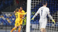 Barcelona sudah unggul 3-1 di babak pertama atas Napoli. AP/Gregorio Borgia
