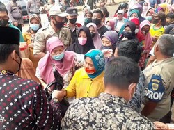 Operasi Pasar Minyak Goreng di Brebes, Warga Antre Berjam-jam