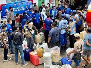 Operasi Pasar Murah Minyak Goreng di Indramayu Diserbu Warga