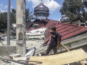 Update Gempa Sumbar: 11 Warga Meninggal, 16 Ribu Warga Mengungsi Update Gempa Sumbar: 11 Warga Meninggal, 16 Ribu Warga Mengungsi
