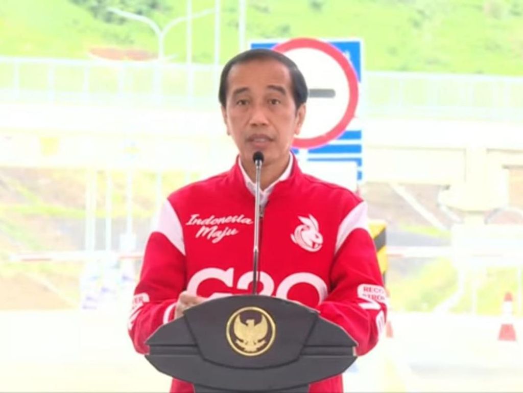 Canda Jokowi Setop Ekspor Bahan Mentah Bauksit-Tembaga: Biar Digugat Lagi