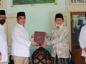 Pesan Dubur Ayam Budayawan Zawawi Imron untuk Elite Gerindra