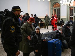 115 Ribu Orang Ukraina Mengungsi ke Polandia Sejak Invasi Rusia