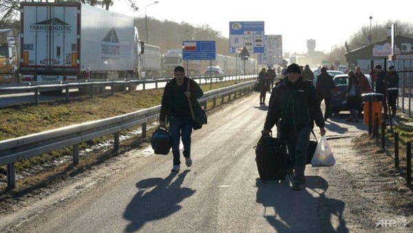 Stasiun Kereta Polandia Mendadak Jadi Pengungsian Warga Ukraina Stasiun Kereta Polandia Mendadak Jadi Pengungsian Warga Ukraina
