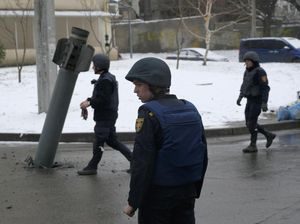 2 Wartawan Denmark Kena Tembak di Ukraina, Alami Luka-luka 2 Wartawan Denmark Kena Tembak di Ukraina, Alami Luka-luka