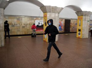 Kiev Terapkan Jam Malam: Bus Tak Beroperasi, Stasiun Metro Jadi Bungker