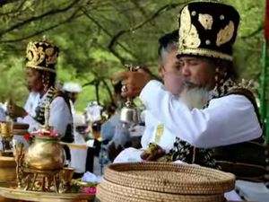 Upacara Melasti Digelar Terbatas di Pantai Jolosutro Blitar Upacara Melasti Digelar Terbatas di Pantai Jolosutro Blitar