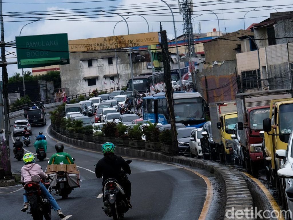 Usai Hujan, Terbitlah Macet Usai Hujan, Terbitlah Macet