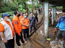 Tinjau Lokasi Banjir, Wabup Garut Pastikan Bantuan dan Renovasi
