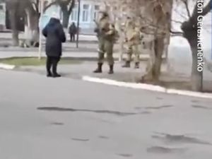 Viral Keberanian Wanita Ukraina Usir Tentara Rusia: Kenapa Datang ke Sini?