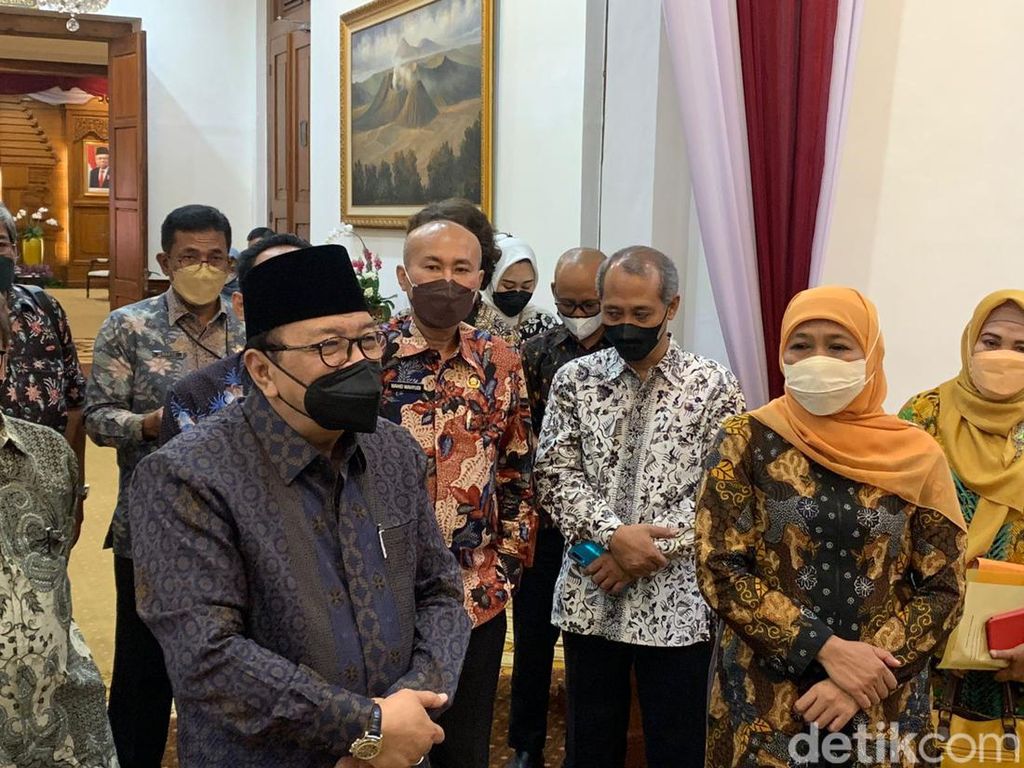 Wantimpres Pakde Karwo Temui Gubernur Khofifah, Ada Apa? Wantimpres Pakde Karwo Temui Gubernur Khofifah, Ada Apa?