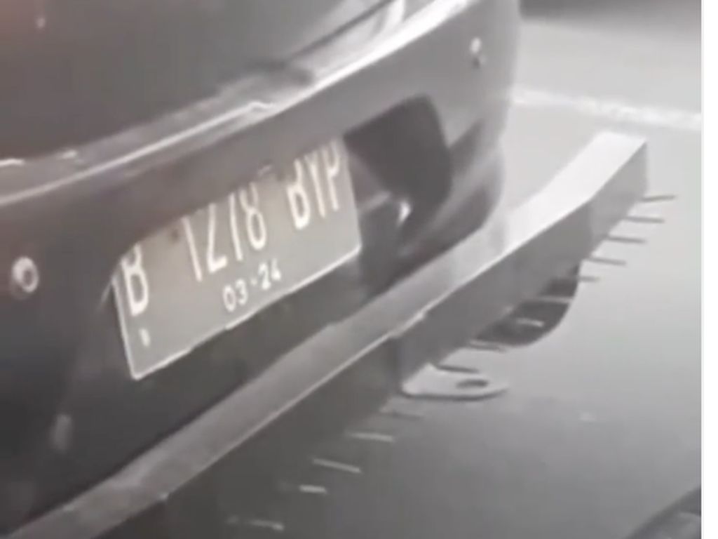 Ini Aksesori Mobil yang Haram Buat Dipasang, Bisa Kena Tilang! Ini Aksesori Mobil yang Haram Buat Dipasang, Bisa Kena Tilang!