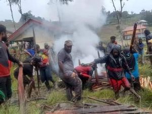 Terungkap Oknum Guru Sebar Hoax Prajurit TNI Aniaya Bocah Papua hingga Tewas Terungkap Oknum Guru Sebar Hoax Prajurit TNI Aniaya Bocah Papua hingga Tewas