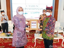 Setahun Kepemimpinan Ipuk-Sugirah Tertuang dalam Buku Banyuwangi Rebound