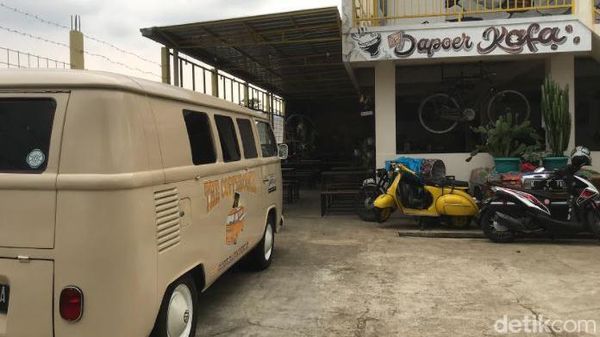 Disini Bisa Nongkrong Asik Sambil Lihat Koleksi Mobil Klasik