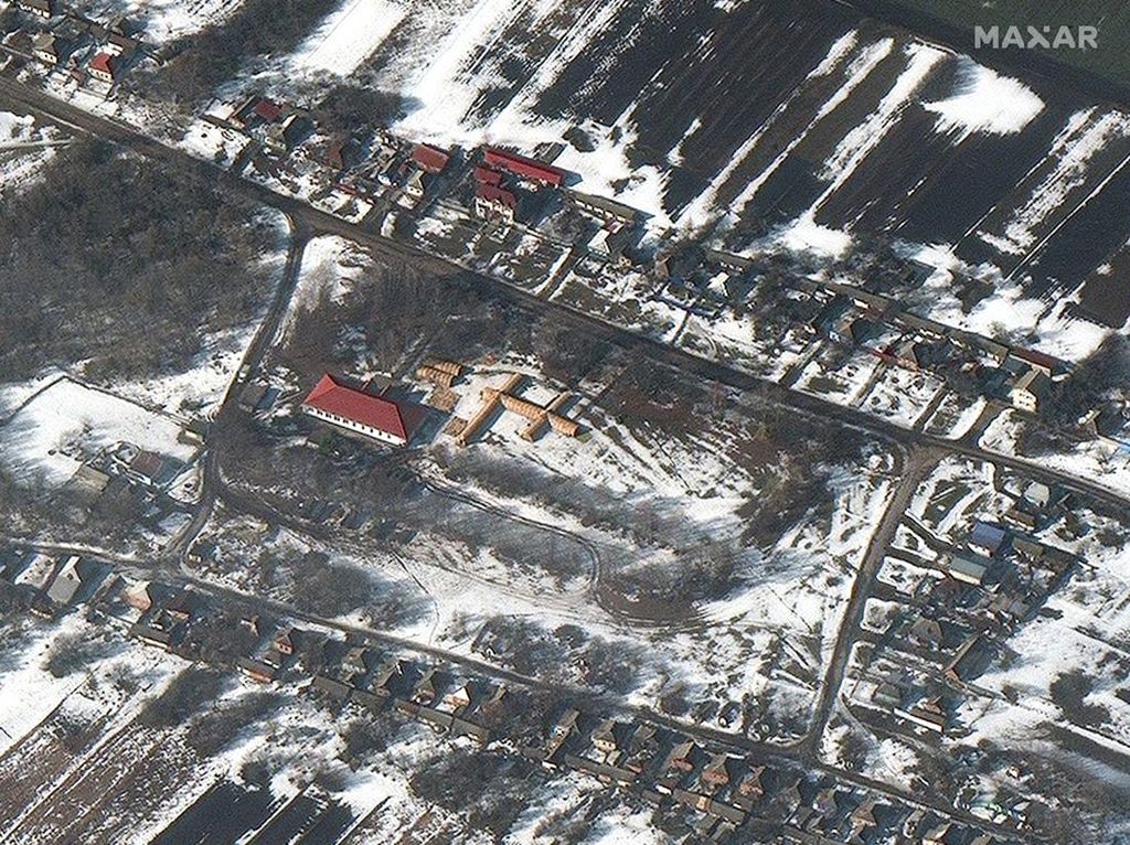 Visual Satelit Membandingkan Sebelum dan Sesudah Mariupol Dibombardir Rusia