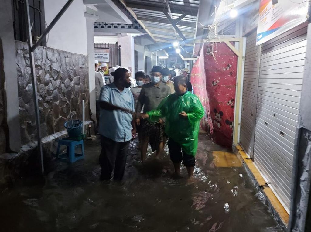 Gus Ipul Minta Maaf Belum Bisa Atasi Banjir di Kota Pasuruan