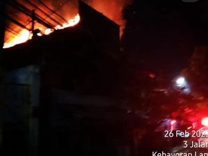 Kebakaran Maut 2 Rumah di Kebayoran Lama Jaksel, 1 Dewasa-2 Anak-anak Tewas