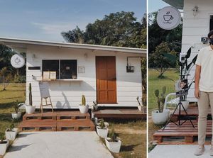 Keren! Pasangan Ini Bangun Kafe Sendiri di Tengah Kampung
