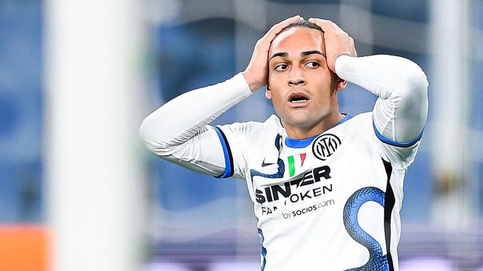 GENOA, ITALY - FEBRUARY 25: Lautaro Martinez of Inter reacts with disappointment during the Serie A match between Genoa CFC and FC Internazionale at Stadio Luigi Ferraris on February 25, 2022 in Genoa, Italy. (Photo by Getty Images)