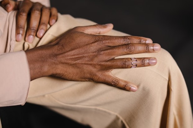 Melepas Cincin Juga Bisa Memakai Minyak Goreng