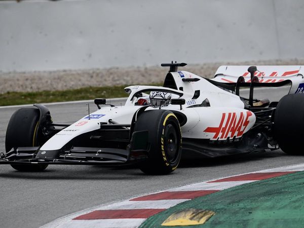 Wujud Mobil Tim Haas F1 Sebelum dan Sesudah Hapus Sponsor dari Rusia