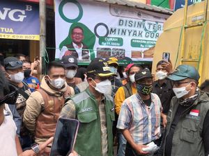 Pemkab Bandung Salurkan 13.000 Liter Minyak Goreng ke Pasar Cicalengka