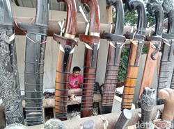 Perajin Golok Tasikmalaya Manfaatkan Jualan Online Lewat Medsos