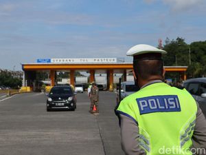 Ganjil Genap Bandung, Petugas Putar Balik Mobil di 5 Gerbang Tol