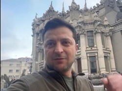 Ampuhnya Selfie Presiden Ukraina Tarik Simpati Dunia