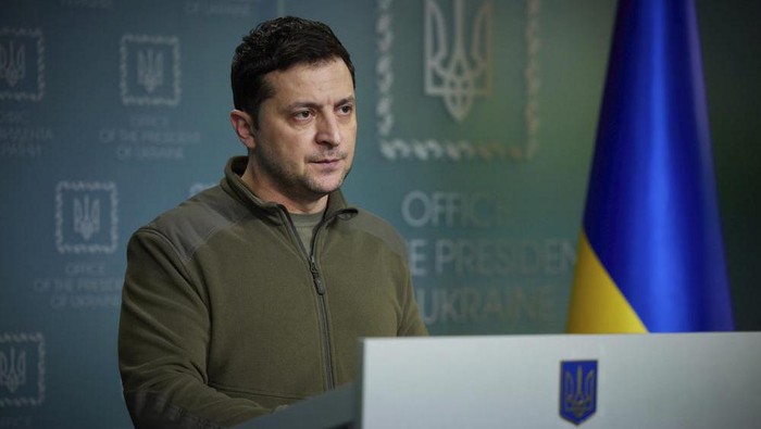 In this photo provided by the Ukrainian Presidential Press Office, Ukrainian President Volodymyr Zelenskyy delivers his speech addressing the nation in Kyiv, Ukraine, Friday, Feb. 25, 2022. Russian troops bore down on Ukraines capital Friday, with explosions and gunfire sounding in the city as the invasion of a democratic country fueled fears of wider war in Europe and triggered new international efforts — including direct sanctions on President Vladimir Putin — to make Moscow stop. (Ukrainian Presidential Press Office via AP)