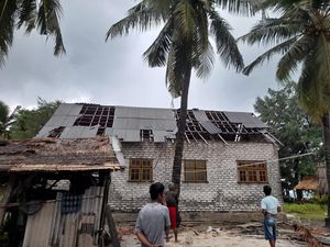 Puting Beliung Terjang Pulau Sadulang Sumenep, 4 Rumah Warga Rusak