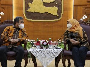 Gerindra Puji Kemampuan Khofifah Pimpin Jatim, Beri Hadiah Keris Gerindra Puji Kemampuan Khofifah Pimpin Jatim, Beri Hadiah Keris
