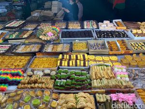Serunya Belanja di Pasar Kue Subuh Blok M yang Eksis Sejak 1960-an! Serunya Belanja di Pasar Kue Subuh Blok M yang Eksis Sejak 1960-an!