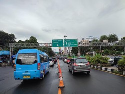 One Way Arah Jakarta Berakhir, Lalin Menuju Puncak Macet