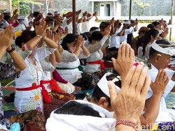 Khidmatnya Ritual Mendak Tirta Jelang Nyepi di Umbul Siti Inggil Boyolali